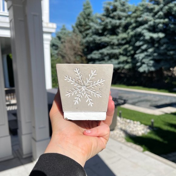 ✨ Snowflake Ceramic Planter | Colansanti's - Picture 1 of 6